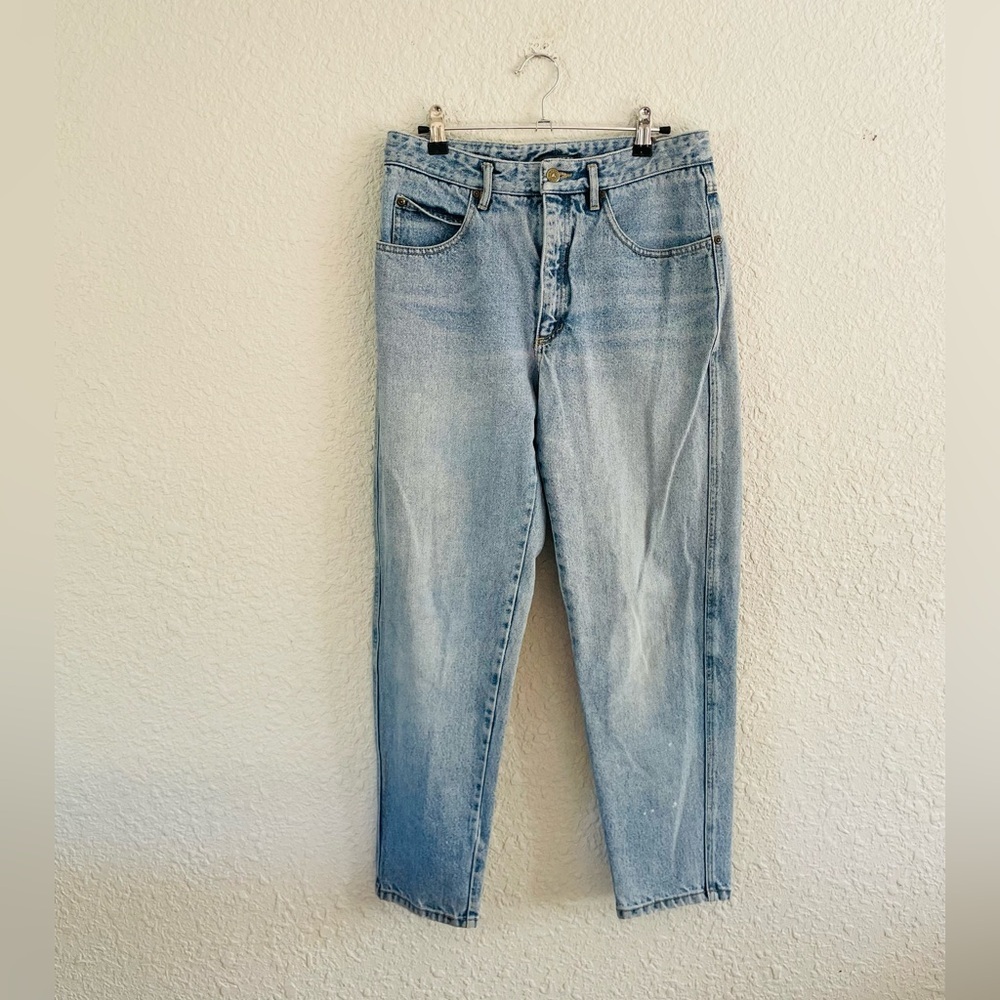 Lizwear Light Wash Vintage Mom Jeans